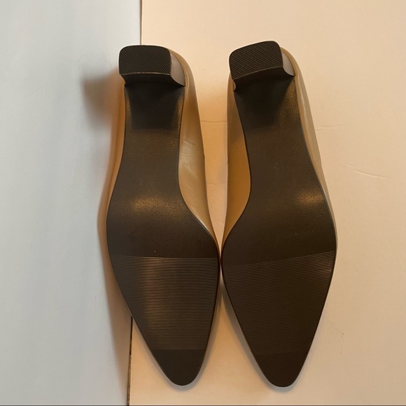 New Jessica London tan heals.  Size 8 1/2M - Picture 7 of 16